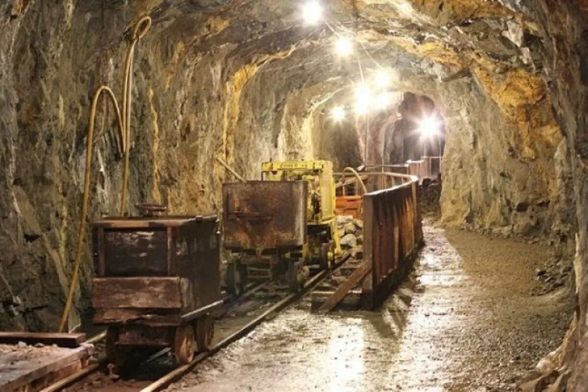 Шахты добычи золота. Рудник Байкара золотодобыча. Месторождение золота. Добыча золота в шахте.