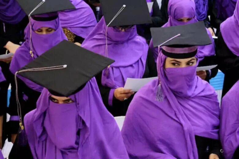 В Афганистане запретили женщинам. Афганские женщины. Талибы запретили образование для женщин. Запреты для женщин в Афганистане. Запрет образования женщинам