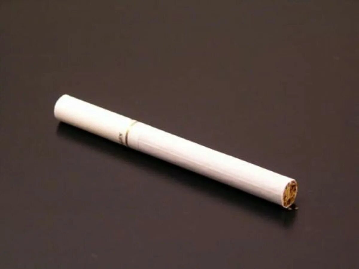 Сигареты белые. Сигареты с фильтром. Белые сигары. Электронная сигарета белая с золотом. Сигареты с белым фильтром