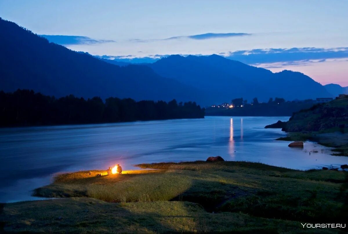 Night lake. Озеро небесное горный Алтай. Алтайская Луна горный Алтай. Ночной горный Алтай. Лунное озеро горный Алтай.