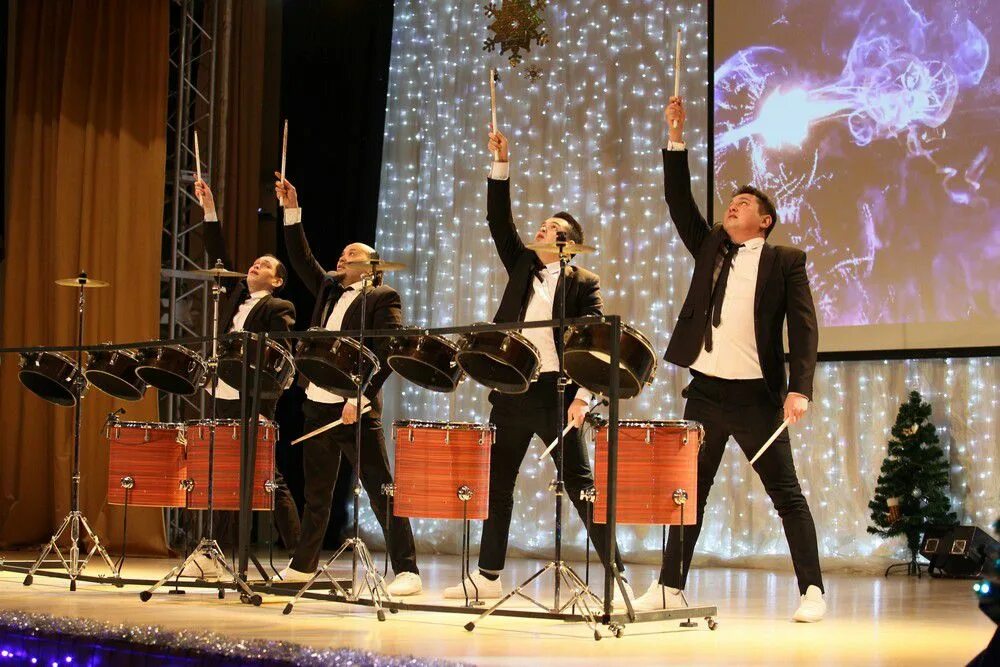 зал имени шакирова казань экспо. Odlbek abdulaýew konsert 2022. концертном зале ильгама шакирова. центральная елка в казани 2022. александринский сад этно концерт03.