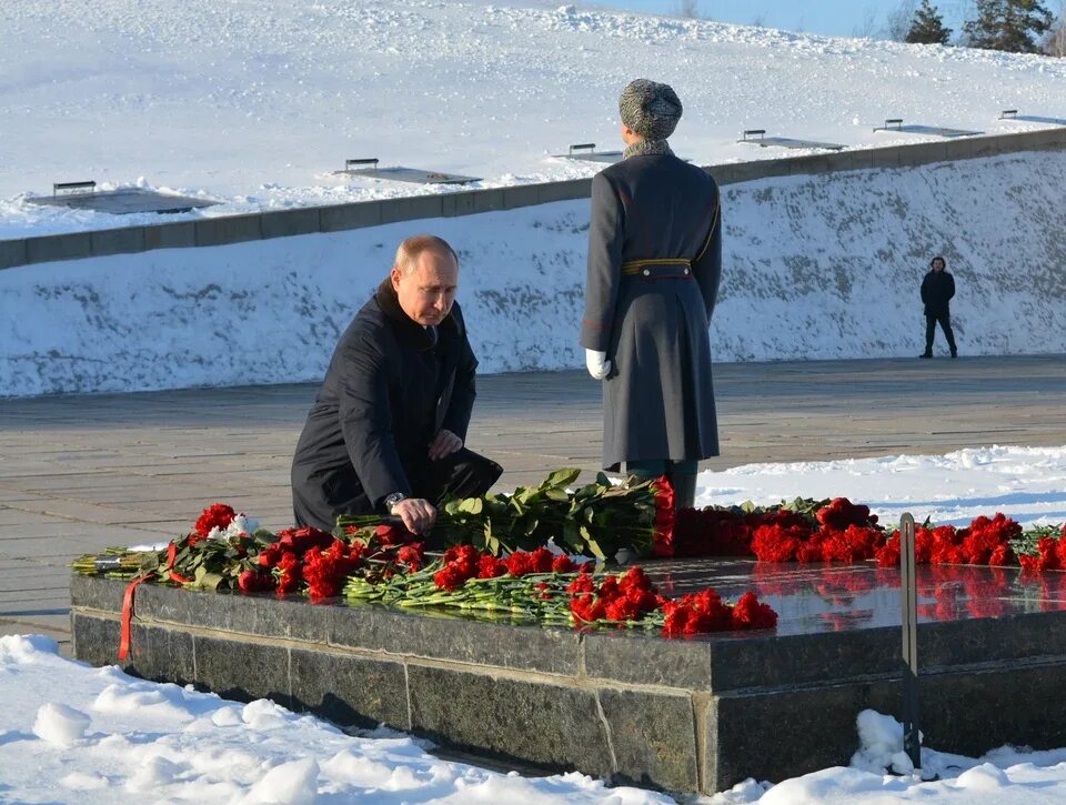 Похоронен на Мамаевом Кургане Чуйкова. Похороны Маршала Чуйкова на Мамаевом Кургане. Чуйков Мамаев Курган.