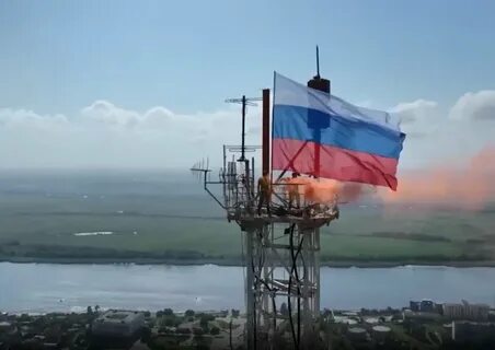 Женщина водрузившая российский флаг в одессе