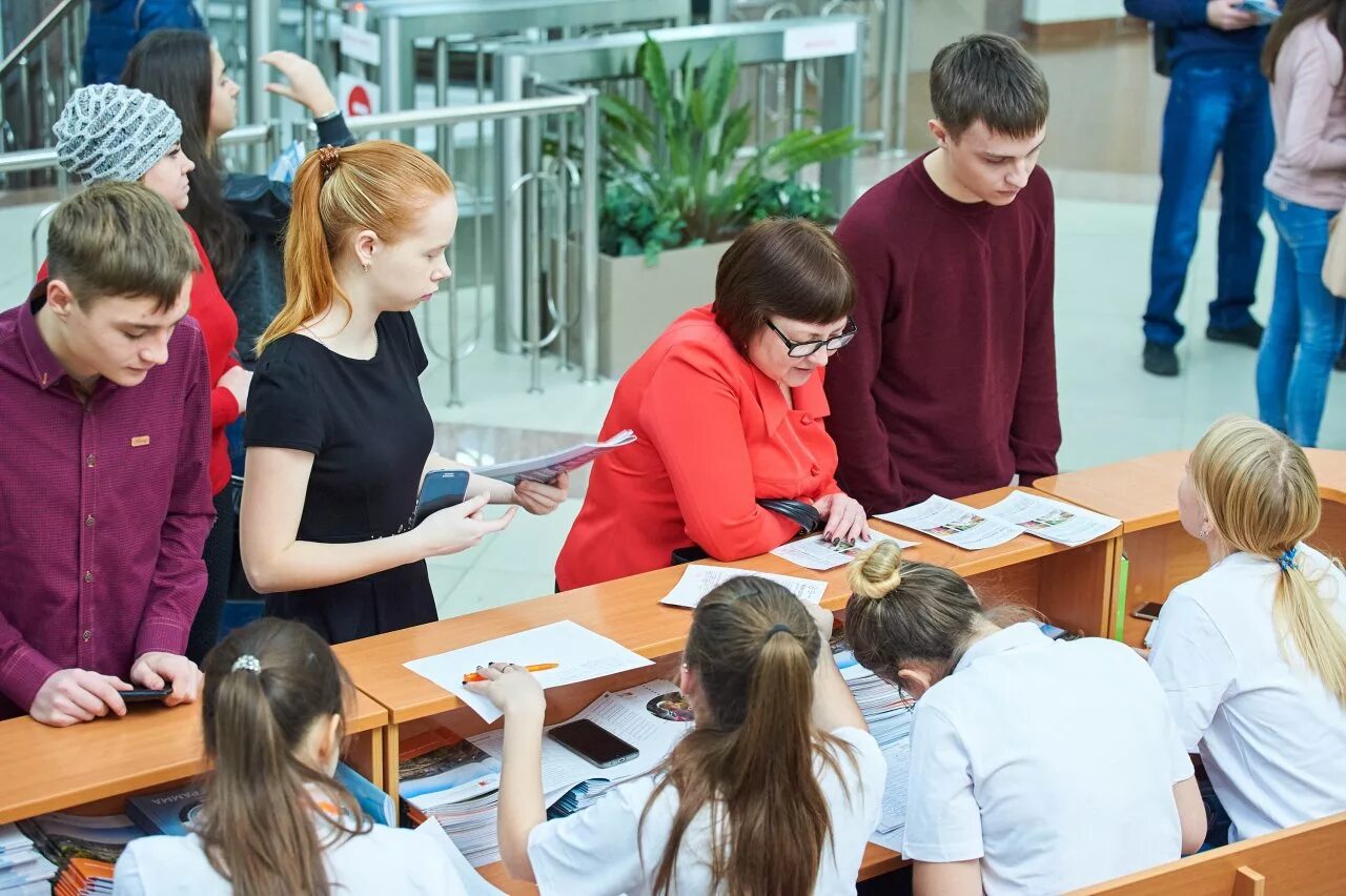 Сайт сфу абитуриент. Абитуриент СФУ. Учащиеся вузов. СФУ стипендия первокурсникам. Абитуриент СФУ Красноярск.