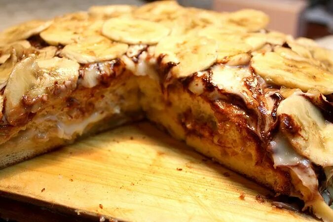 пирог с яблоком и бананом. шарлотка с бананом в духовке. пирог с яблоками и мандаринами. выпечка с бананом и яблоком. пирог с яблоками и бананами в духовке.