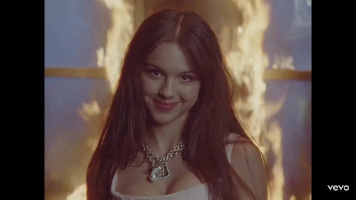 Olivia rodrigo good 4 u. Olivia rodrigo good 4 u. Olivia rodrigo good 4. Good 4 u olivia rodrigo обложка. 4 u olivia rodrigo.