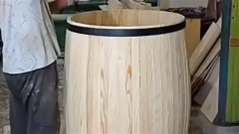 Бочка высотой 2 м. Деревянная медогонка. Старинные деревянные медогонки. Бочка дубовая 15 литров.