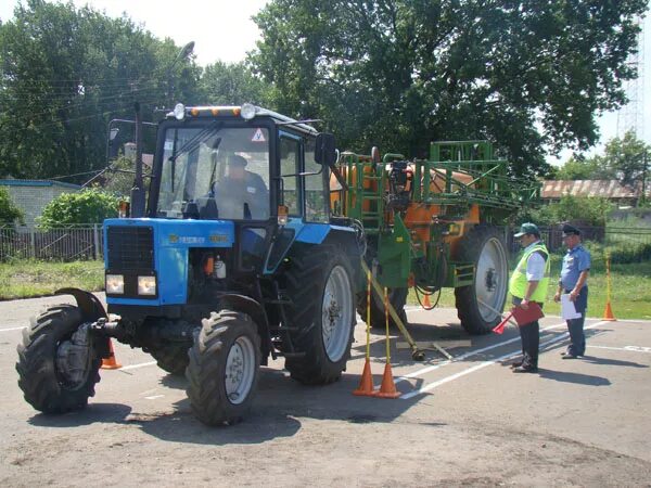 Учебный трактор МТЗ 82. За рулём трактора МТЗ 82. Вождение трактора МТЗ-92п. Автошкола тракторист МТЗ 82. Тракторные автошколы