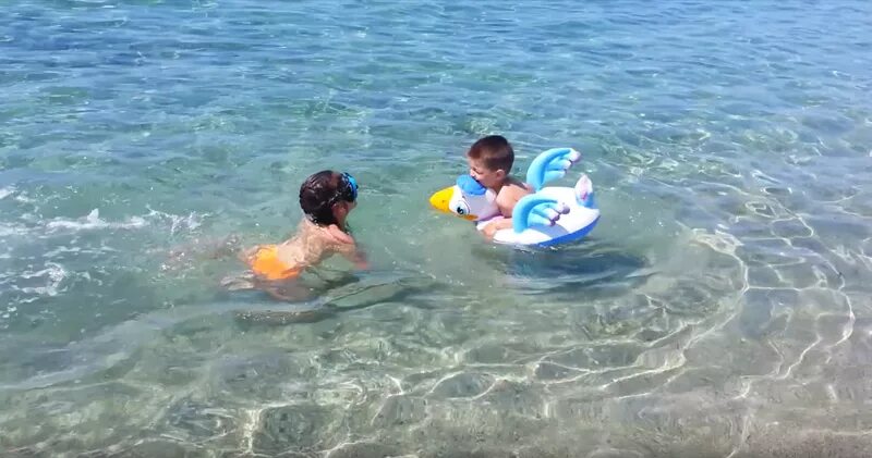 Дети на Азовском море. Азовское море купание. Купаемся на Азовском море. Крым дети купаются. Купание крым
