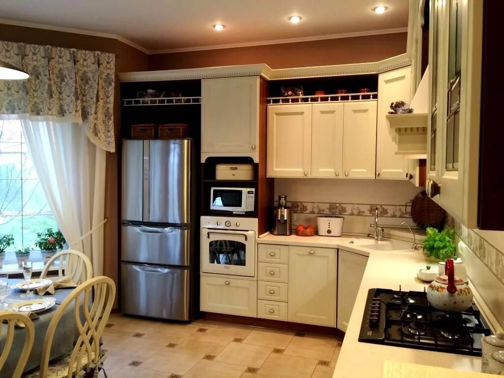 интерьер кухни 3 на 4 метра. планировка кухни в доме. выход кухня 3. выход кухня 3. интерьер кухни 11м2 с выходом на балкон с диваном.