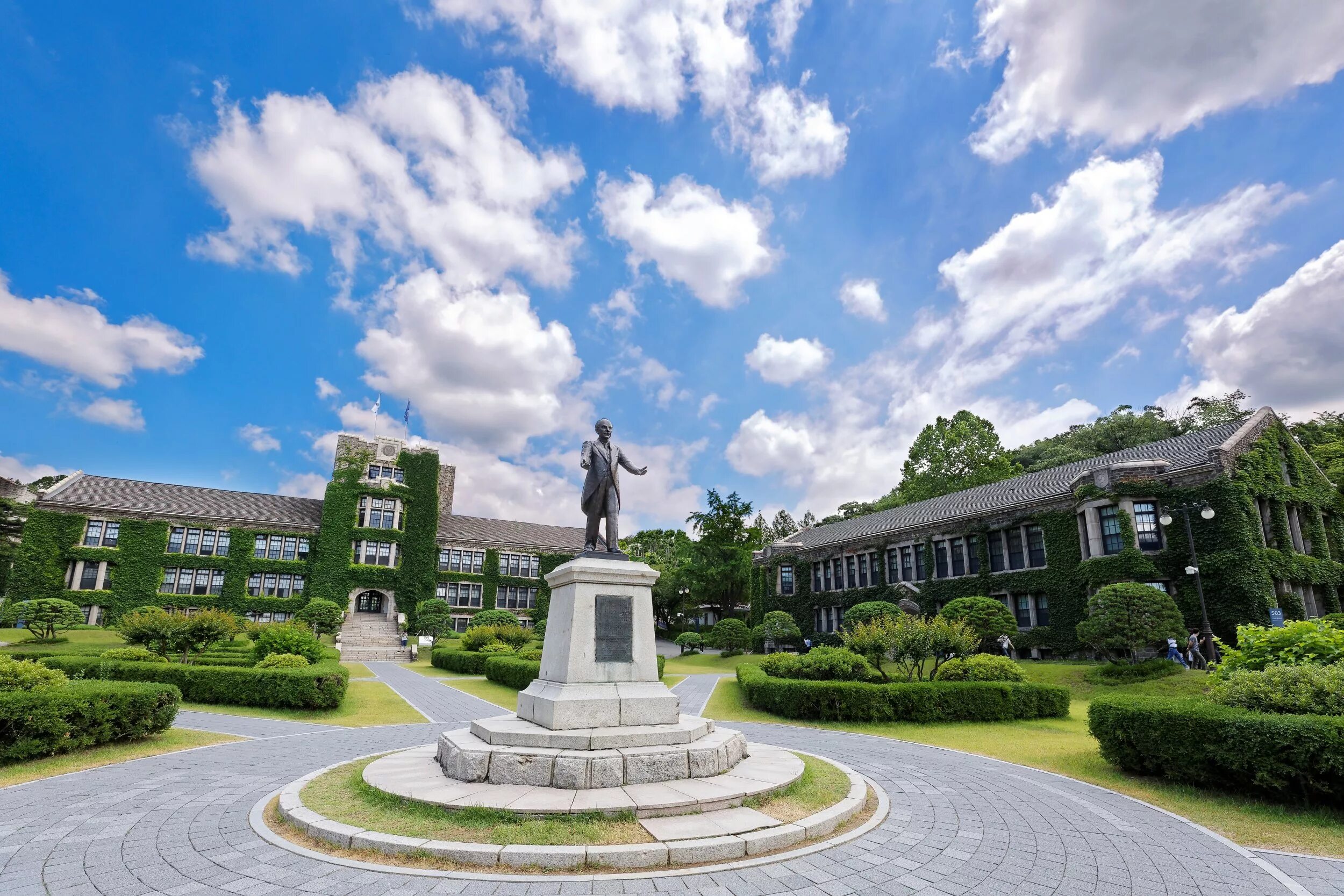 Yonsei university как поступить. Yonsei Корея. Университет Йонсей. Yonsei University korean. Yonsei University внутри.