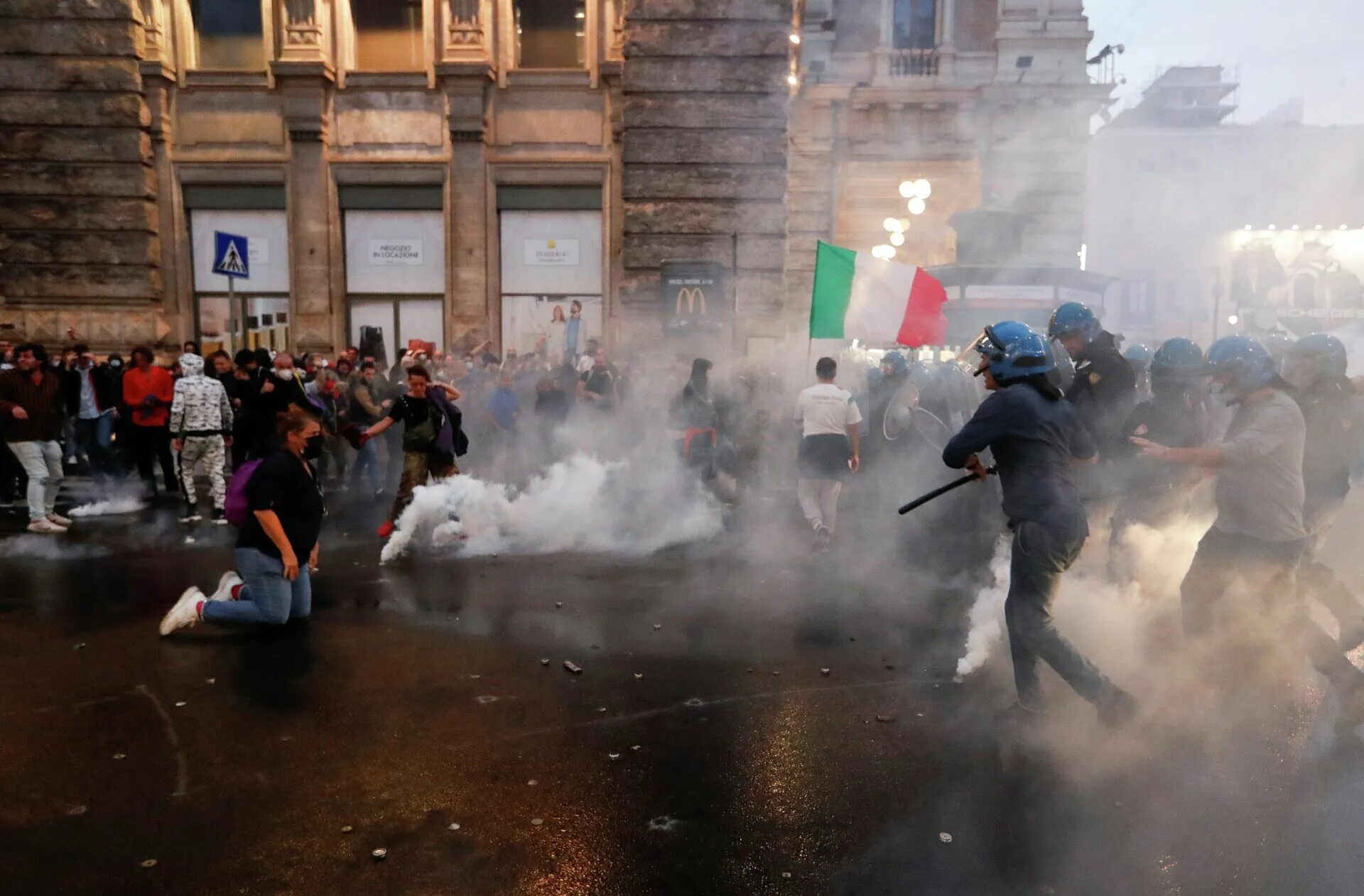 15 октябрь 2013. Протесты в Италии. Протесты в Милане. Протесты в Италии октябрь 2022. Протесты в Генуе.