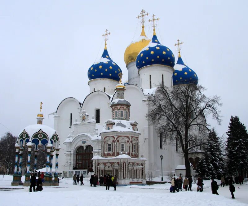 Песнопение троице сергиева лавра. Троице-Сергиева Лавра Сергиев Посад. Храм Сергиев Посад Лавра.