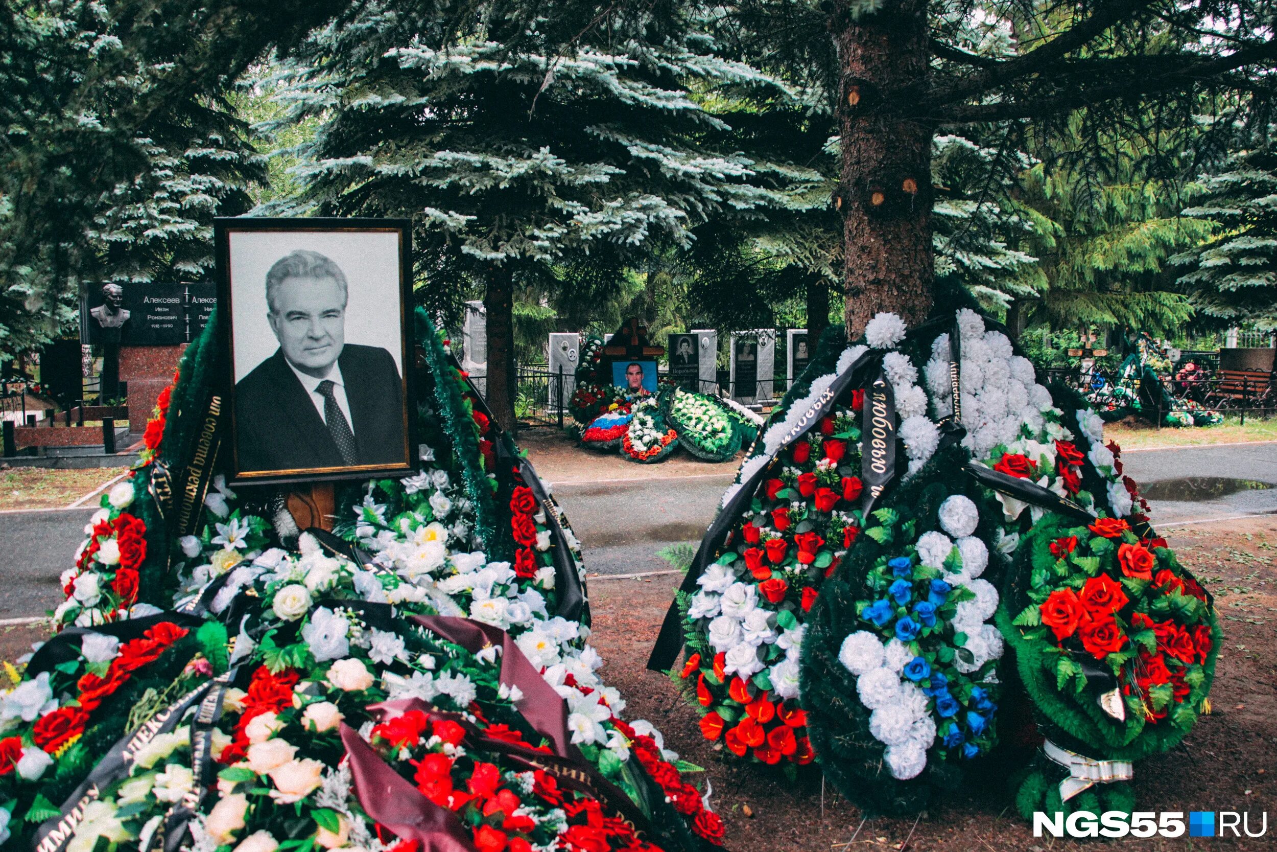 Старо Северное кладбище Омск. Памятники на кладбище. Кладбище фото.