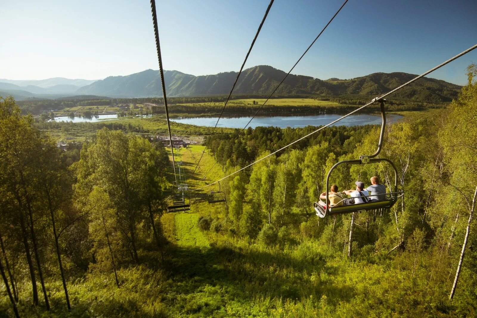 Канатная дорога манжерок горный алтай. Гора малая синюха горный алтай. Канатная дорога манжерок горный алтай. Подъемник на алтае манжерок. Канатная дорога манжерок горный алтай.