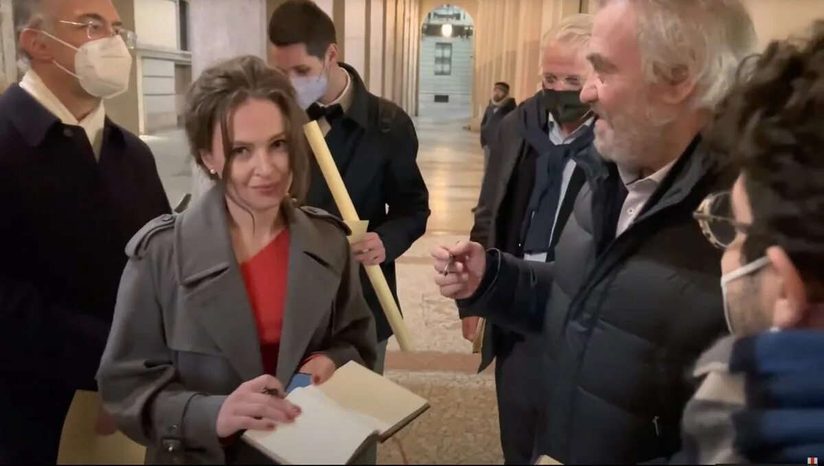 Дж к симмонс 2023. Певчих интервью. Певчих телеграмм. Певчих телеграмм. К.