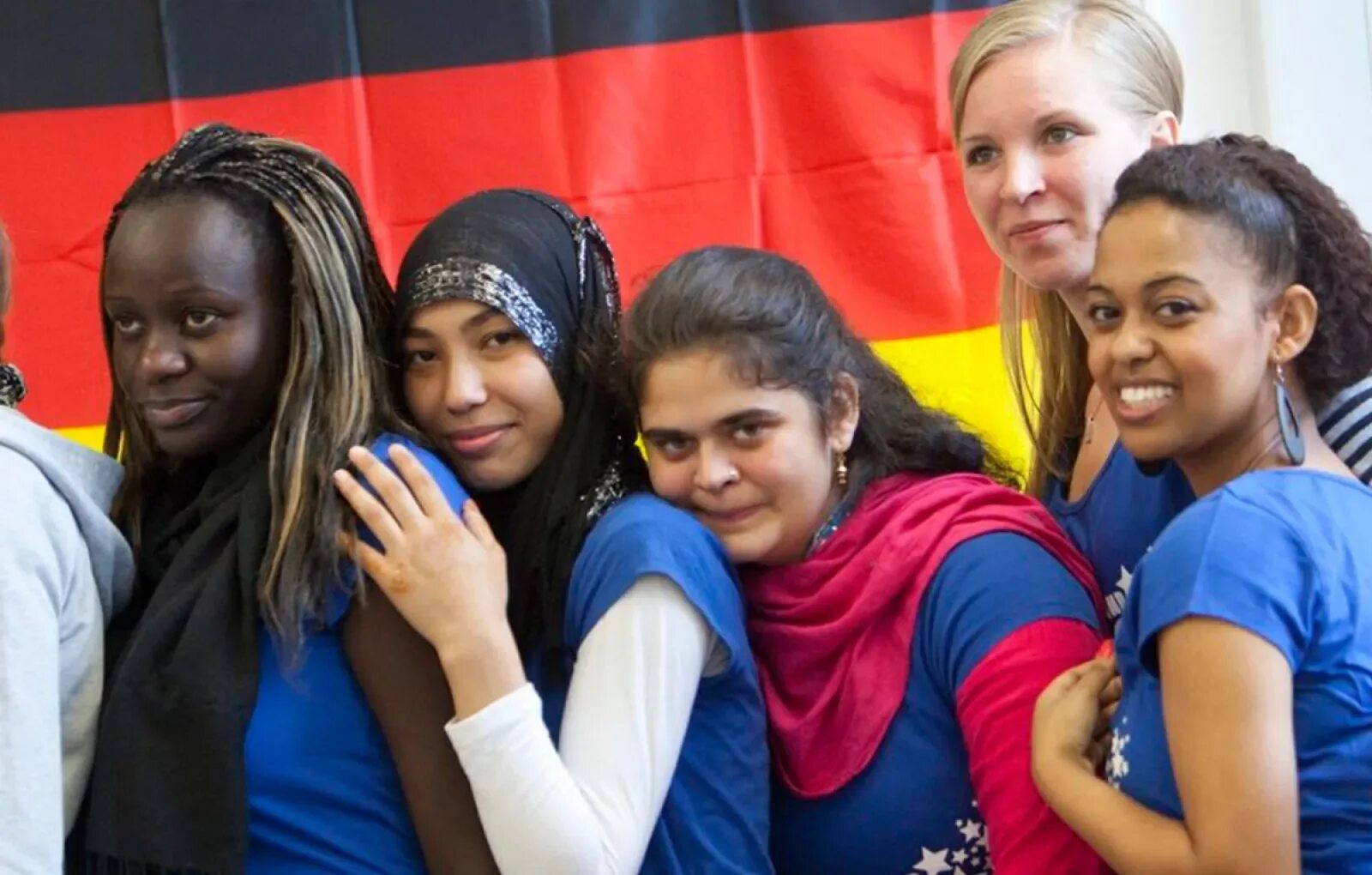 Европейцы современные. Иностранцы в Германии. Эмигранты в Германии. Мигранты в Германии. Этнические институты