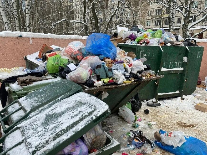 Завалена мусором. Мусорки в Санкт-Петербурге. Мусорка в Питере. Мусор в Петербурге 2022.