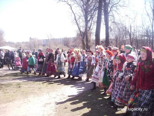 Красная горка 2007. Весенние гуляния. Праздники народов России красная горка. Весенние праздники народов Урала. Погода неделя красная горка