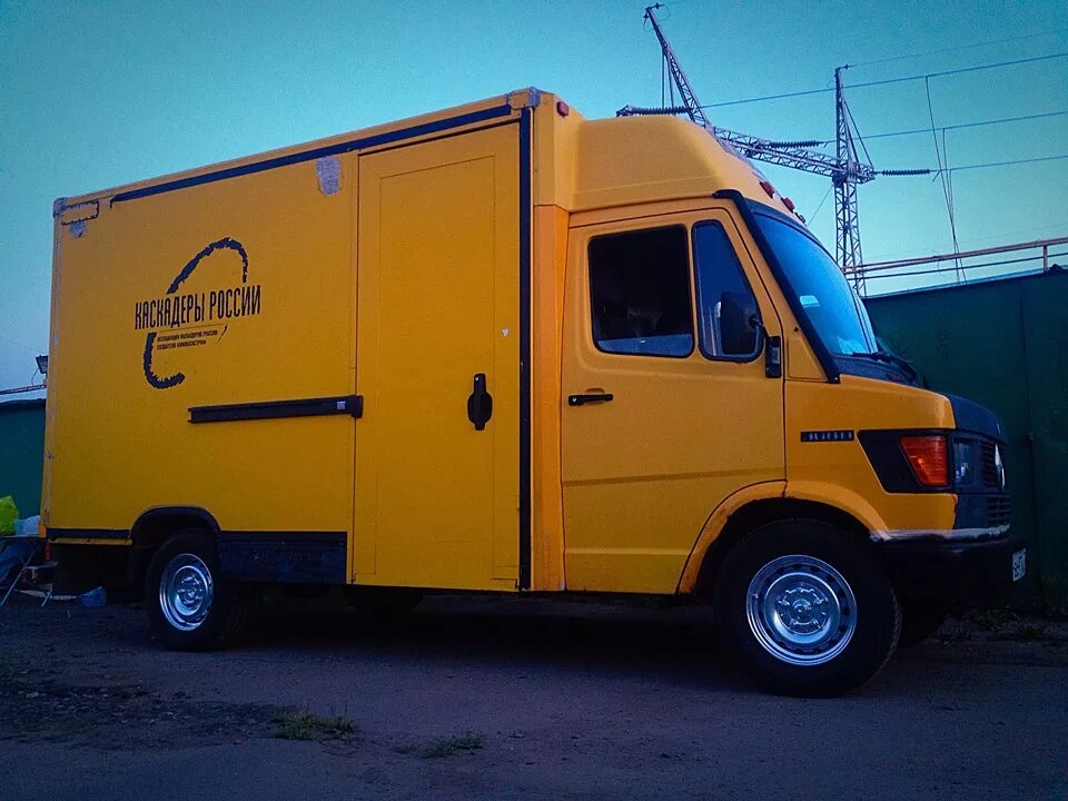 Купить мерседес почтовик. Mercedes-Benz t1 почтовик. Mercedes-Benz 308d Sprinter. Мерседес Спринтер почтовик 308. Мерседес т1 почтовик.