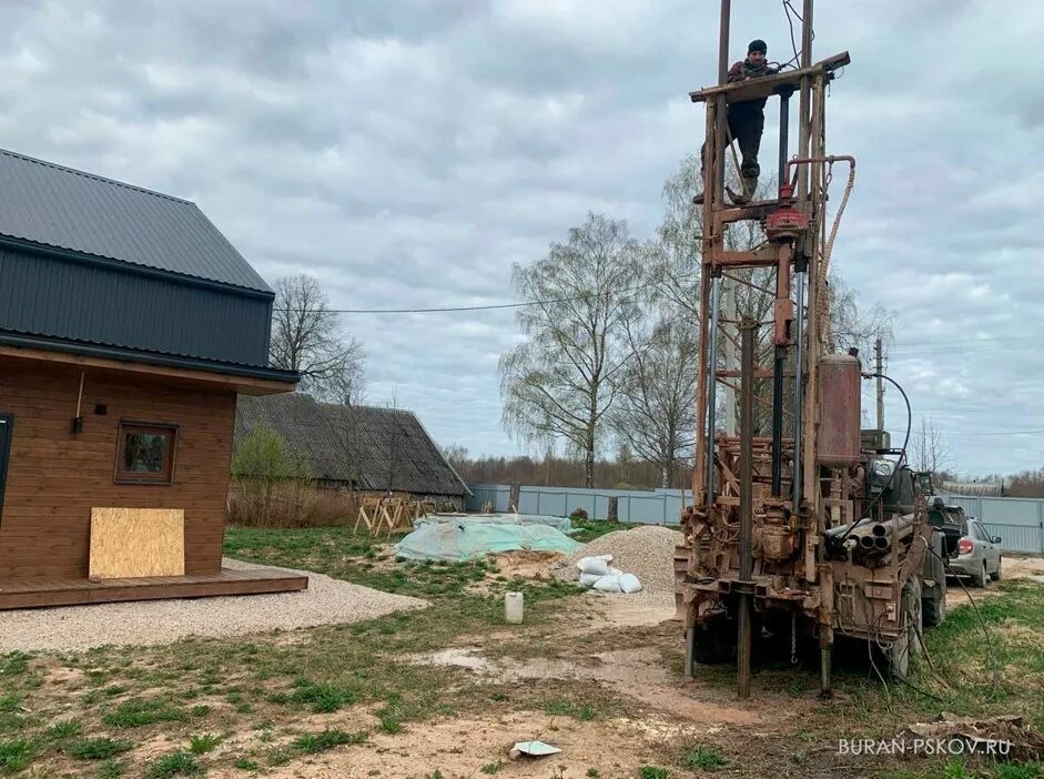 Скважина. Бурение скважин на воду. Буровая скважина. Бурение колодцев.