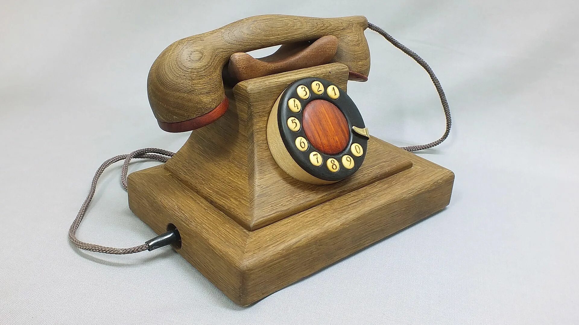 Деревянный телефон купить. Телефонный аппарат деревянный. Мобильник из дерева. Телефон старинный деревянный. Телефонное дерево.
