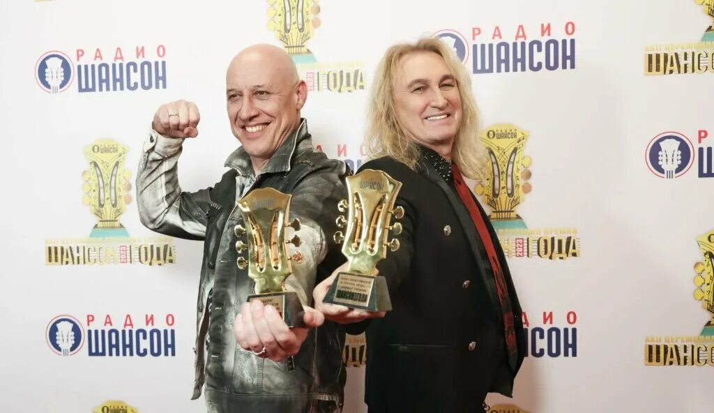 Эйвон певец