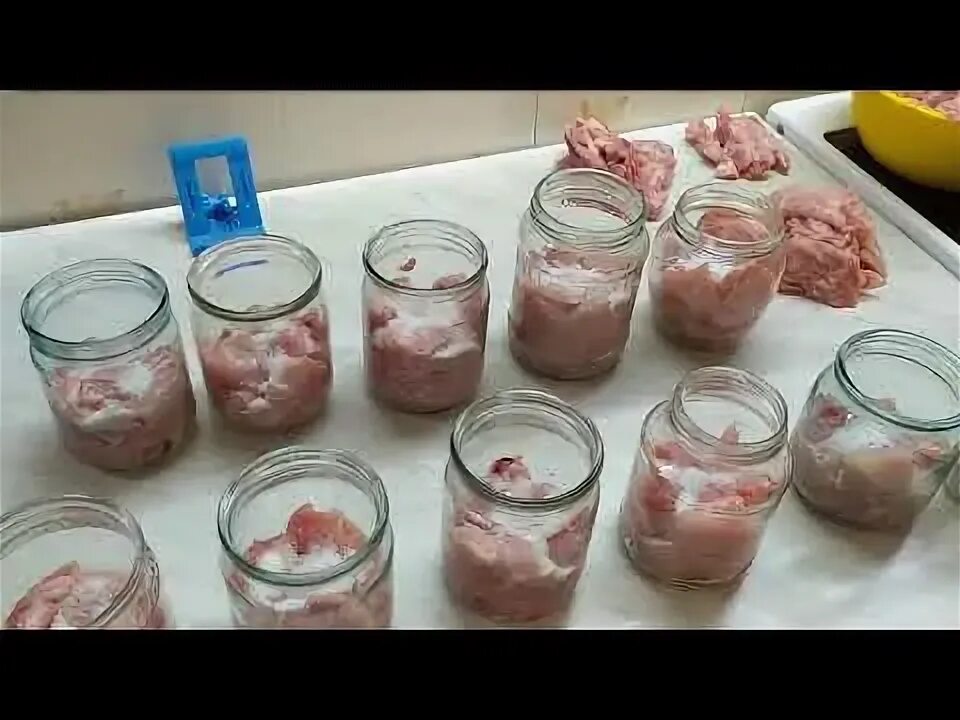 Тушёнка из кролика в духовке в стеклянной банке с косточками на зиму. Тушёнка из кролика без автоклава. Тушенка из кролика. Тушенка из бобра в автоклаве. Тушенка домашняя.
