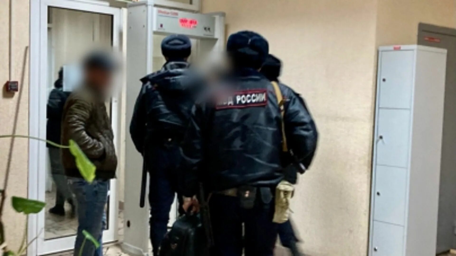 Порно Изнасиловал 16 Летнюю