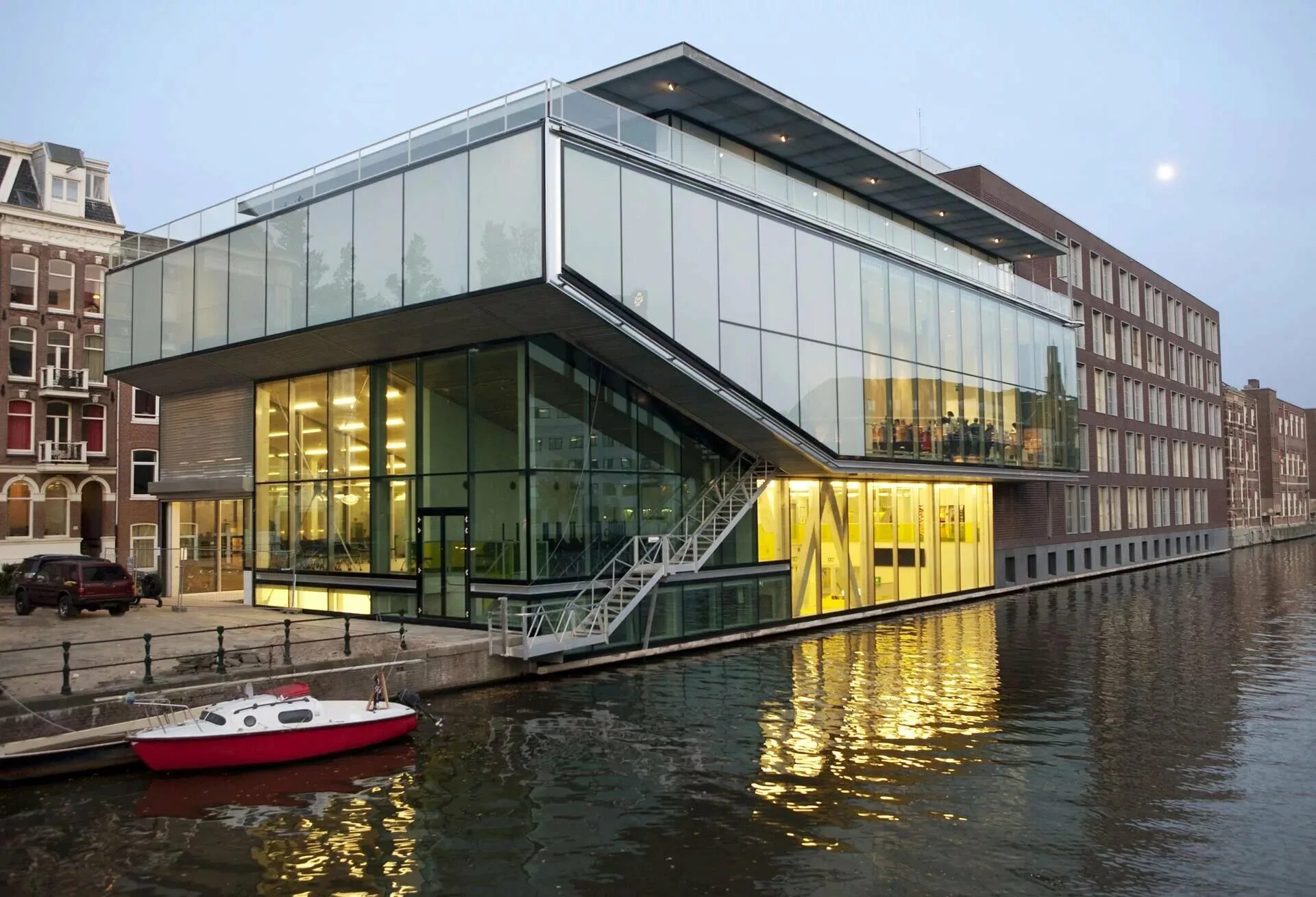 Амстердам центр города. Амстердам бизнес. Amsterdam school of the arts. Амстердам бизнес. University of amsterdam архитектура.