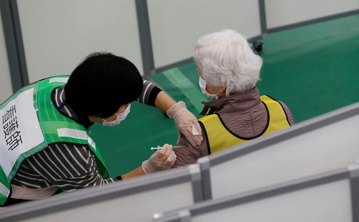 Прививки в Японии. Волонтеры умирающие. Кацунобу като. Вакцины японии