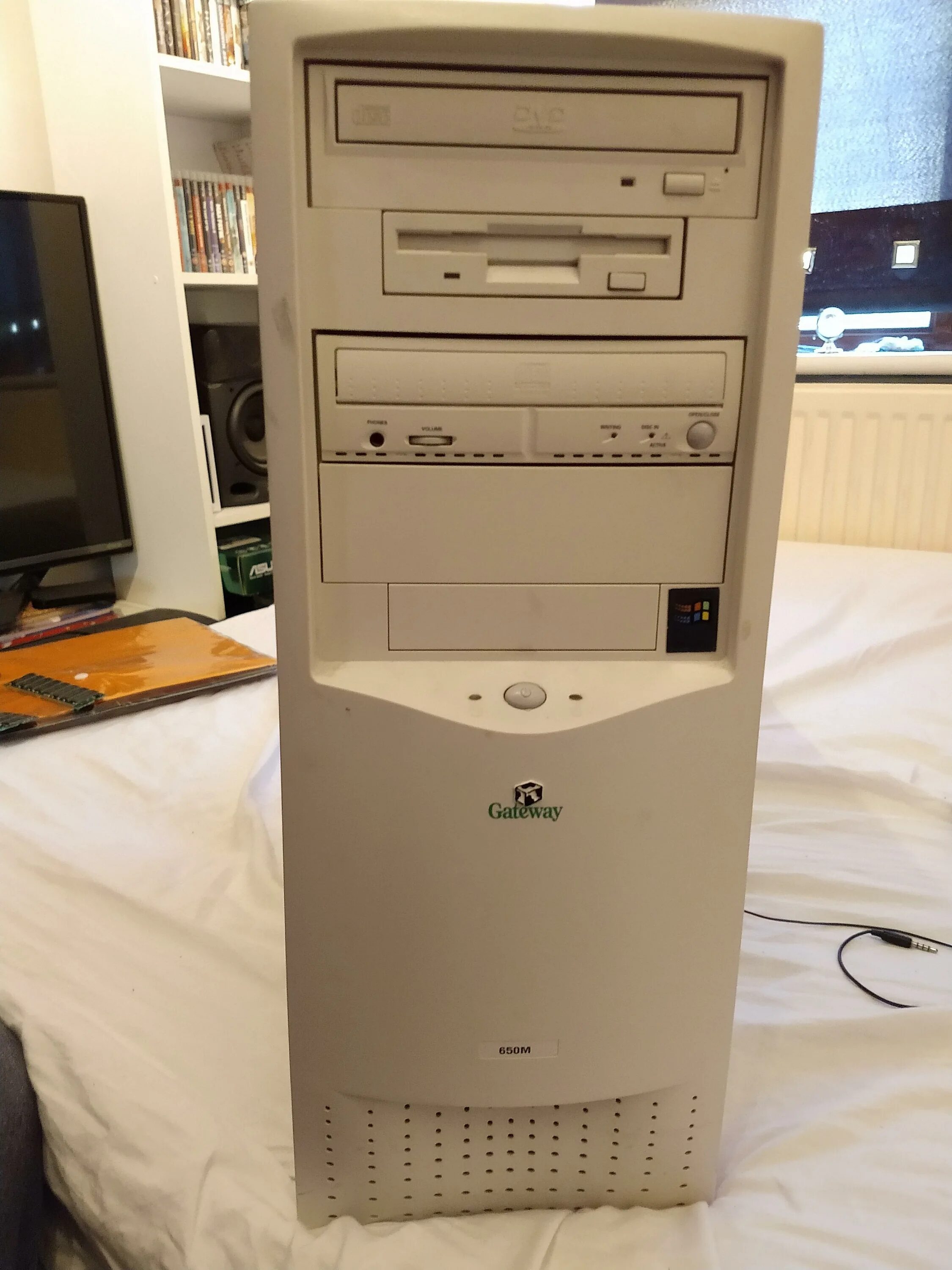 Компьютеры 98 года. ПК 98. Компьютер Windows 98. Windows 98 Gaming PC. Windows 95 системный блок.