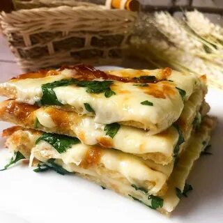 Дрожжевые лепешки с сыром