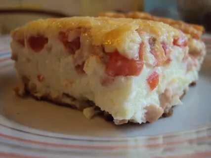 Омлет на сковороде с колбасой и молоком