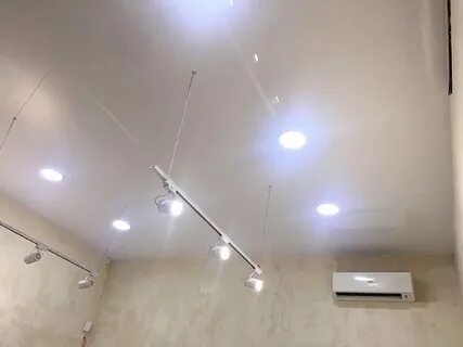 Установка трековых светильников в натяжной