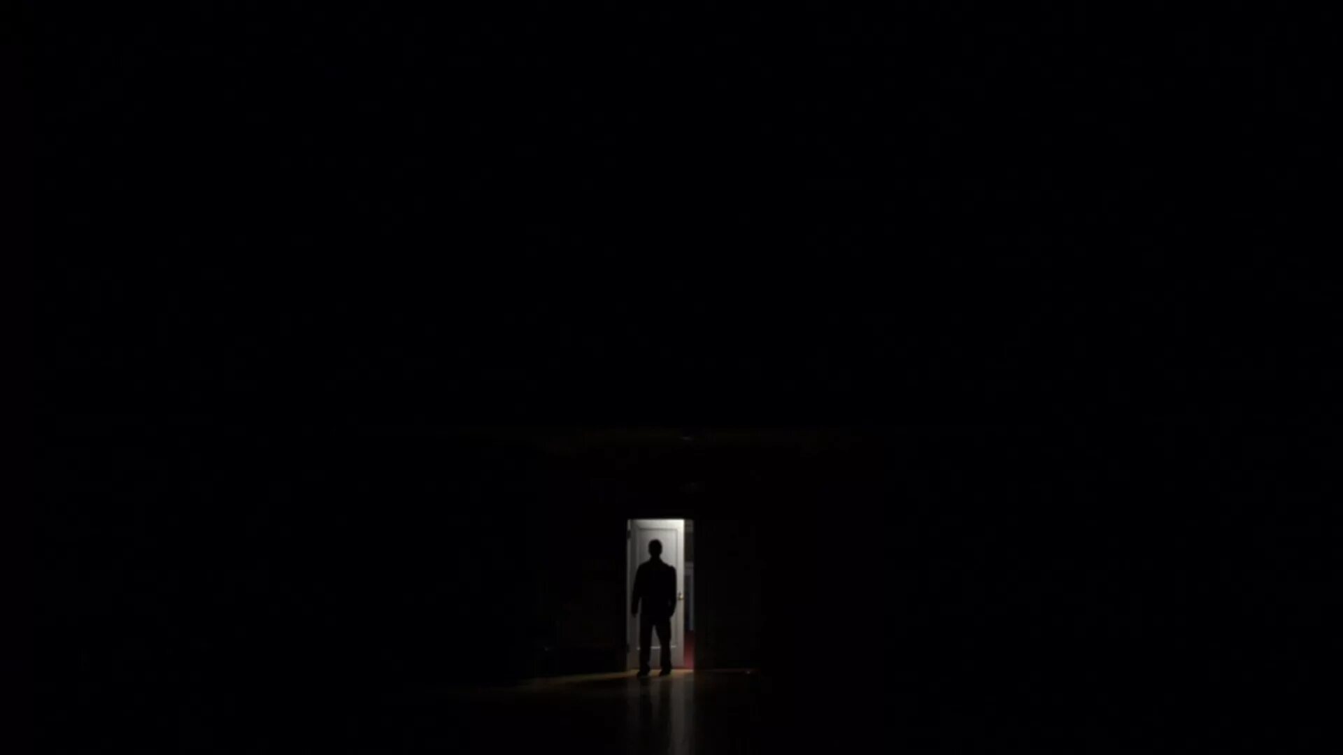 Темнота dark. Темный силуэт в комнате. Человек в темной комнате. Силуэт в темноте. Темнота.