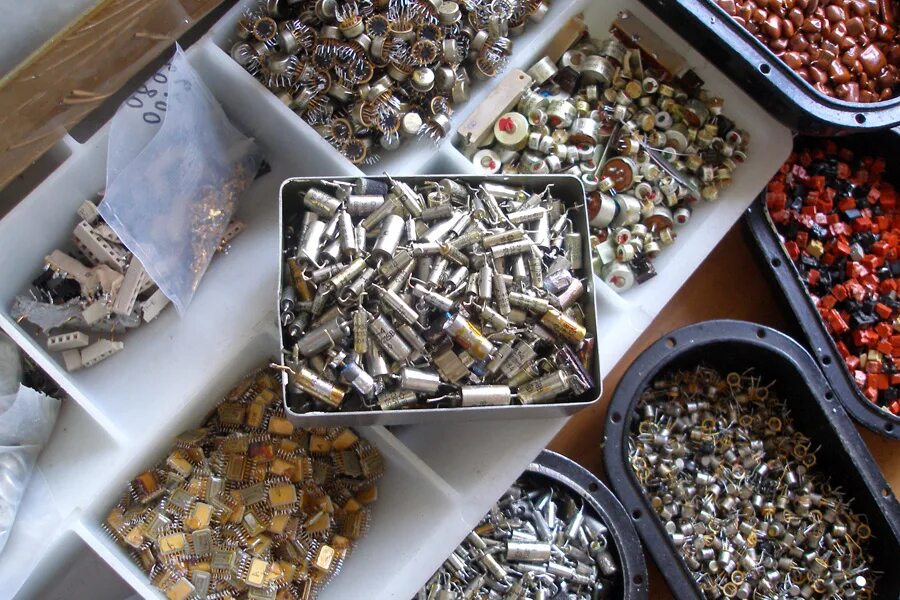 аффинаж золото радиодетали. промышленные отходы в европе. переработка отходов драгоценных металлов. переработка отходов драгоценных металлов. аффинаж радиодеталей.