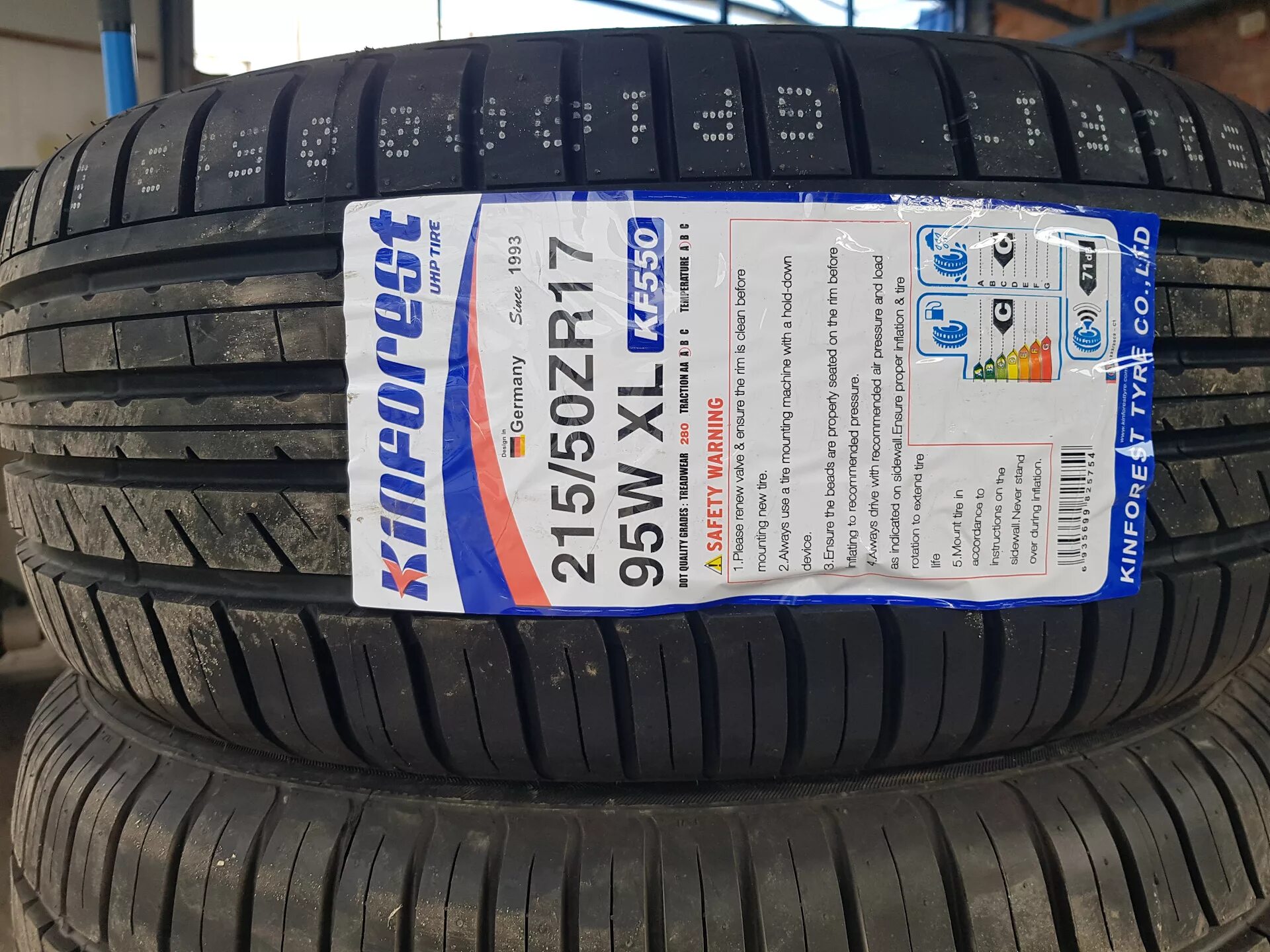 Шины Kinforest kf550-UHP. Kinforest kf550 215/50 r17 XL 95w ZR. Резина Kinforest KF-550. Шины летние 215/50/17 Kinforest KF-550 XL 95w. Kinforest kf550 uhp отзывы