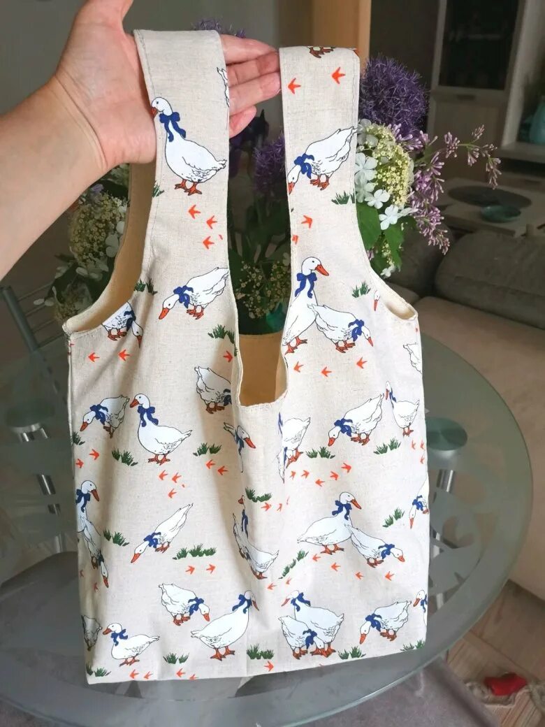 Пошив хозяйственной сумки из ткани. Сумка шоппер 2023 тренд. Ткань для подкладки сумки. Тканевая сумка. Сумка тоут шоппер.