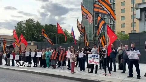 Шаман митинг у посольства сша