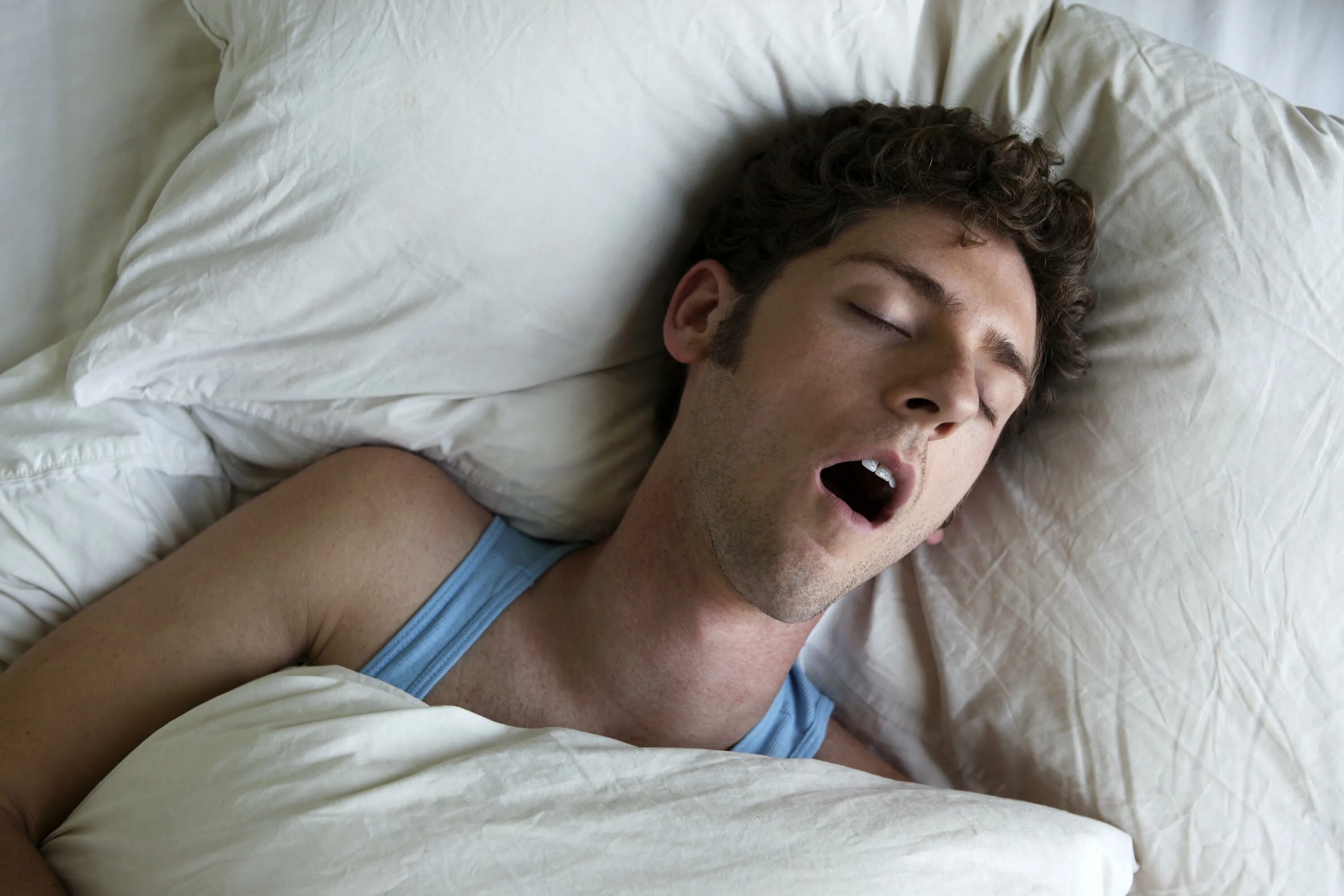1 when you to sleep. Спящий человек. Сон человека. Фото как человек спит. Смешно спит на подушке.