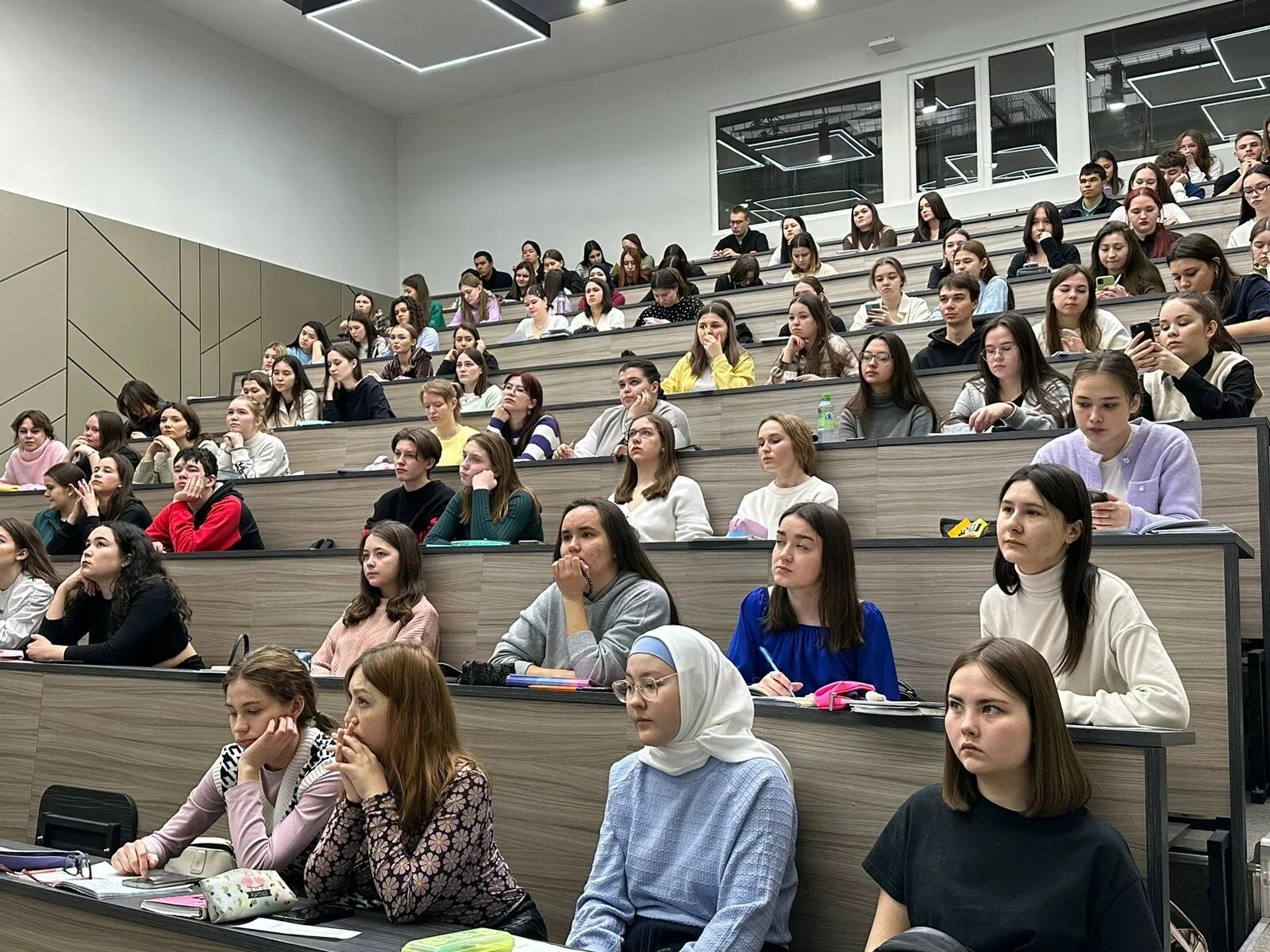 Студенты. Поступление в университет. Университет дополнительные курсы. Студенты. Университет дополнительные курсы.