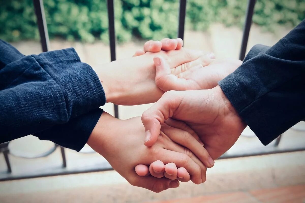 Дружба руки. Дружба людей. Дружба руки. Дружба и общение. Дружба.