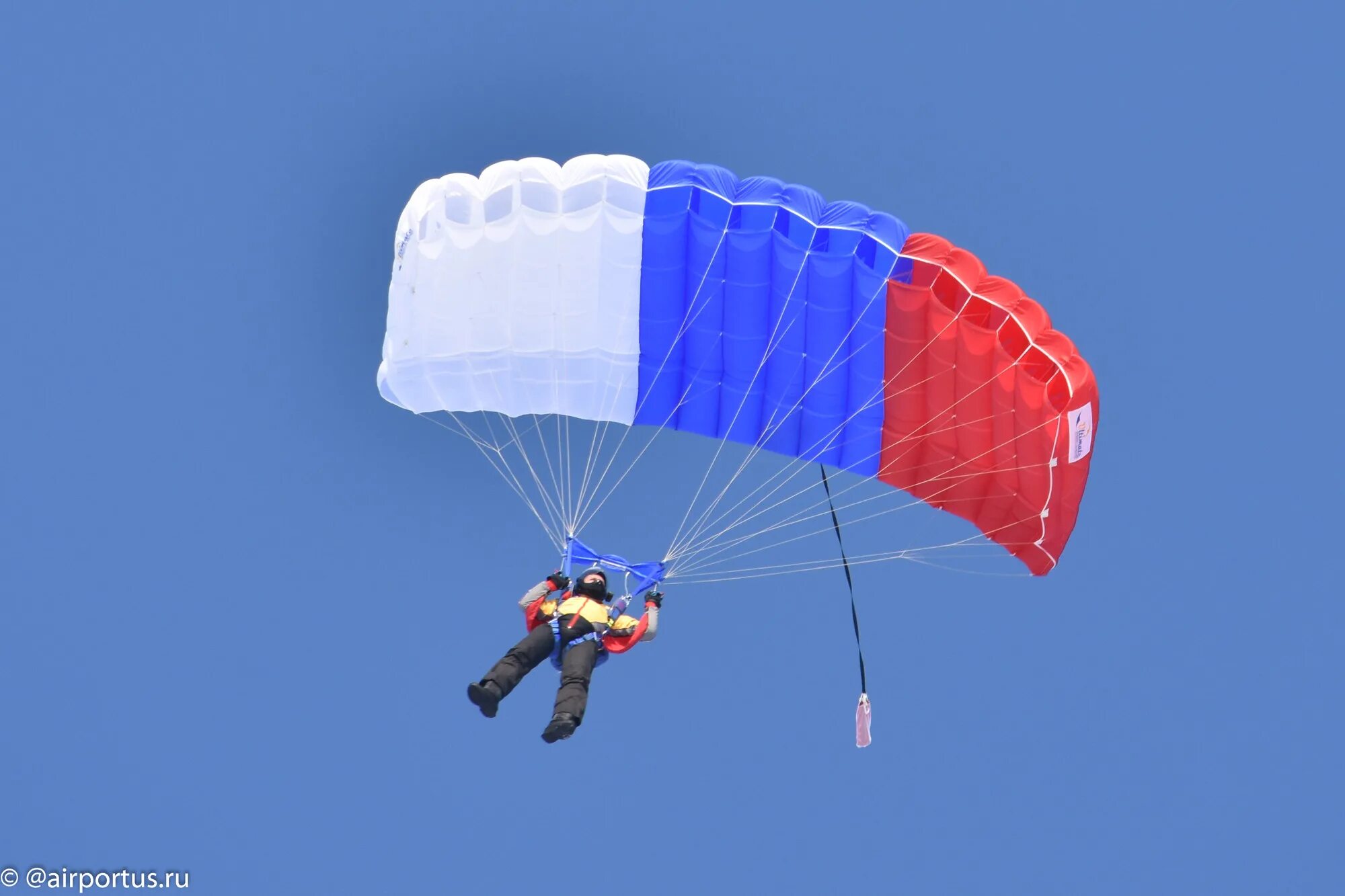 56 весел. День парашютиста. Китайские спортивные парашюты. Всемирный день парашюта. Прыжок с парашютом с днем рождения.