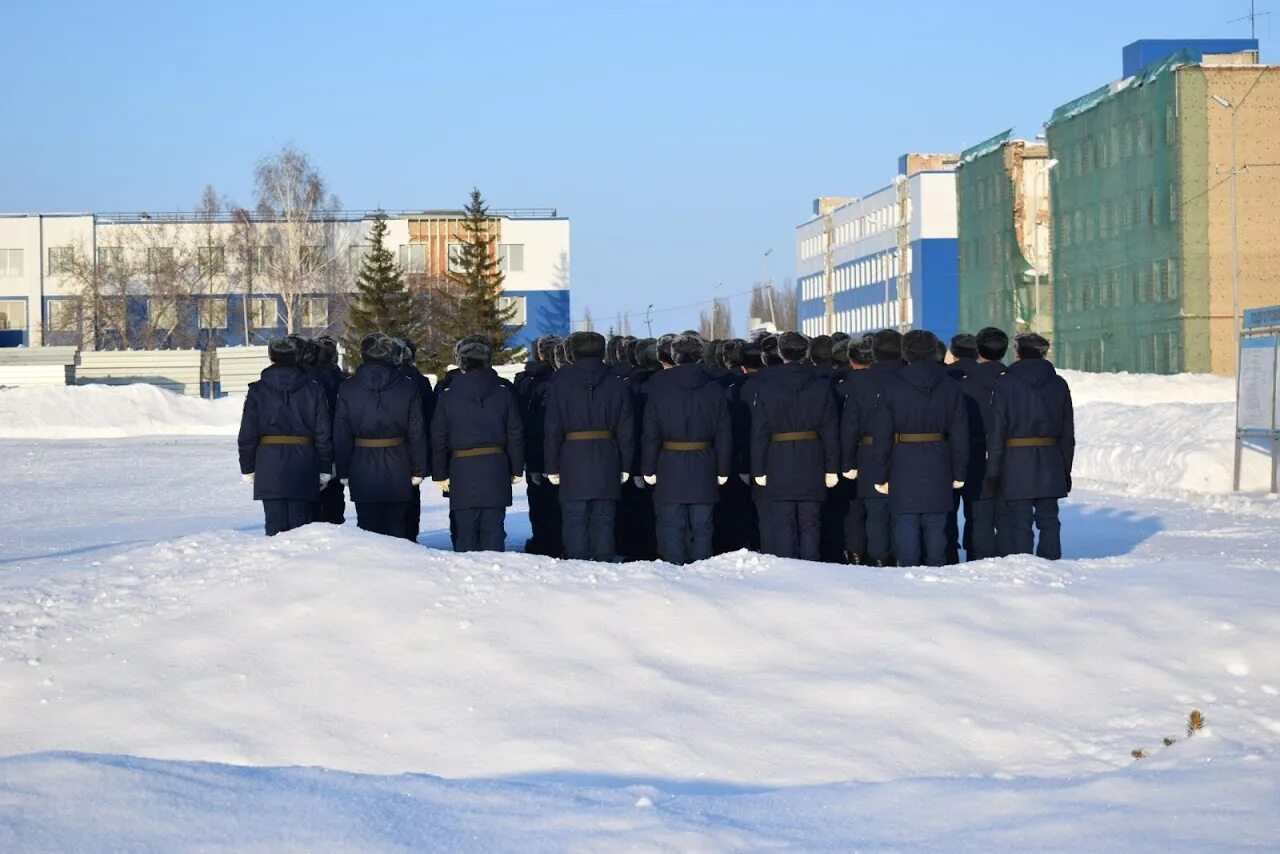 Омск п омский. 242 УЦ ВДВ Омск обрушение казармы. 64712 Омск казарма. Форма Спецстроя. ГУССТ 3 при Спецстрое России.