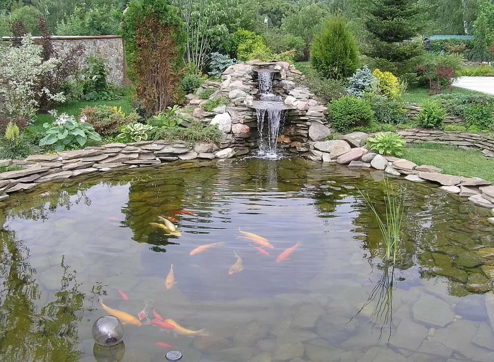 С. Декоративный водоем. Пруд видео. Искусственный водоем на участке. Огородный прудик.