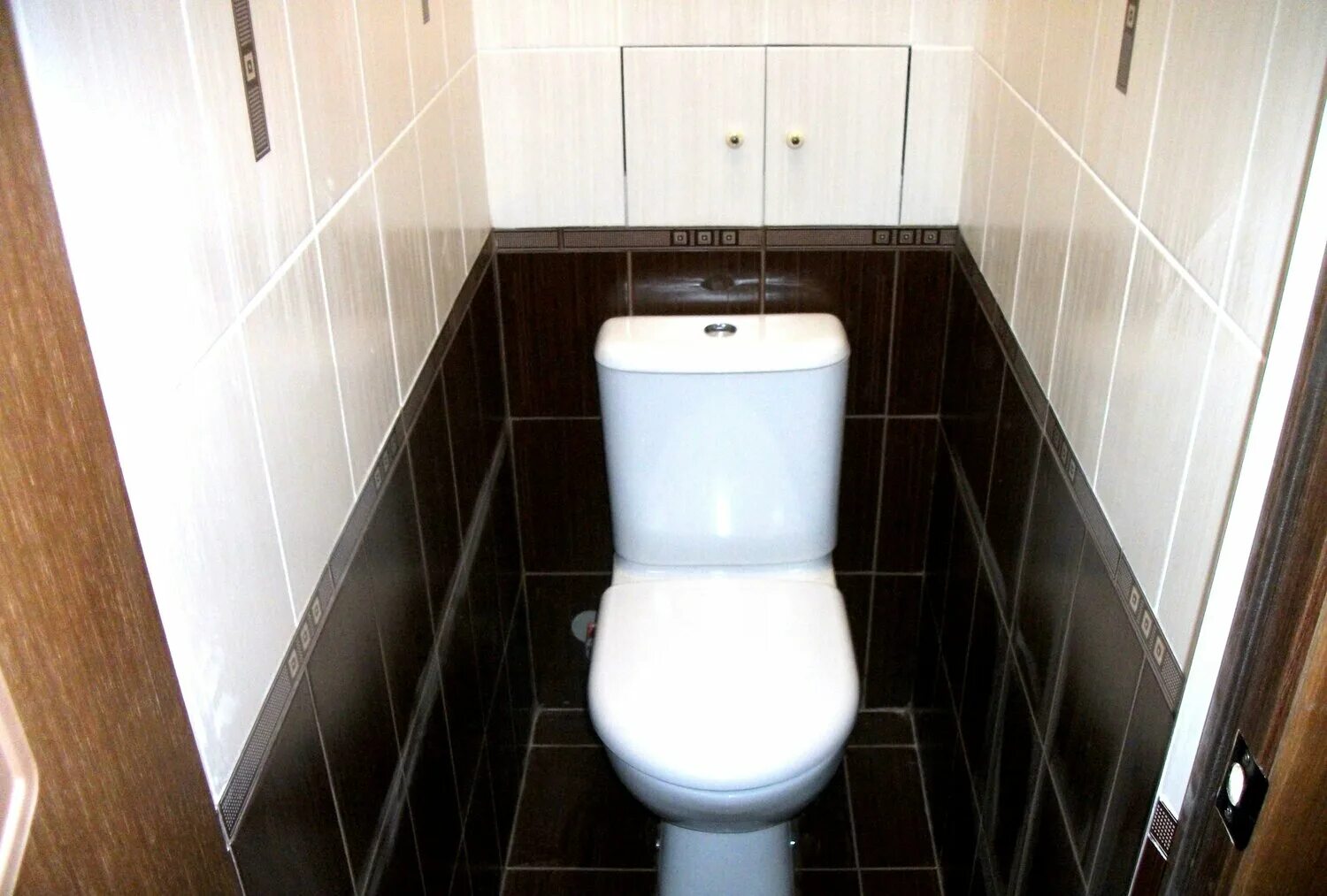 туалетная комната. отделка туалета. плитка в маленьком туалете. ремонт туалетной. отделка туалета в квартире плиткой.