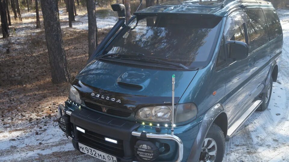 Митсубиси Делика зеленая. Mitsubishi Delica зелёный. Mitsubishi Delica 4x4. Митсубиси Делика 1996 года фото. Купить делику в хабаровске