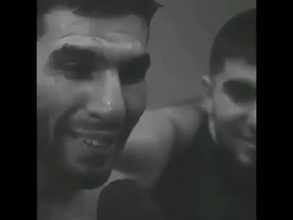Дагестанец заглядывает в двигатель. Гаджи дагестанец. двойник персидского дагестанца. дагестанец немой перс. персидский дагестанец который орет.