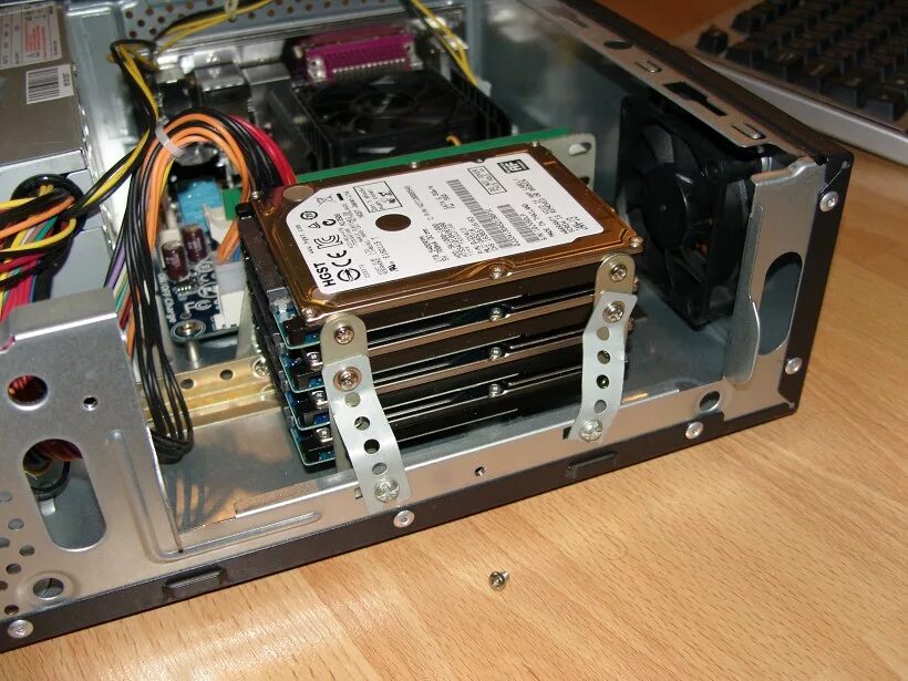 Как установить жесткий диск в корпус. Nas 2.5 hdd. корпус на 4 hdd 3.5 диска nas. nas диск 3.5 разъем. корпус для нжмд 3.5.